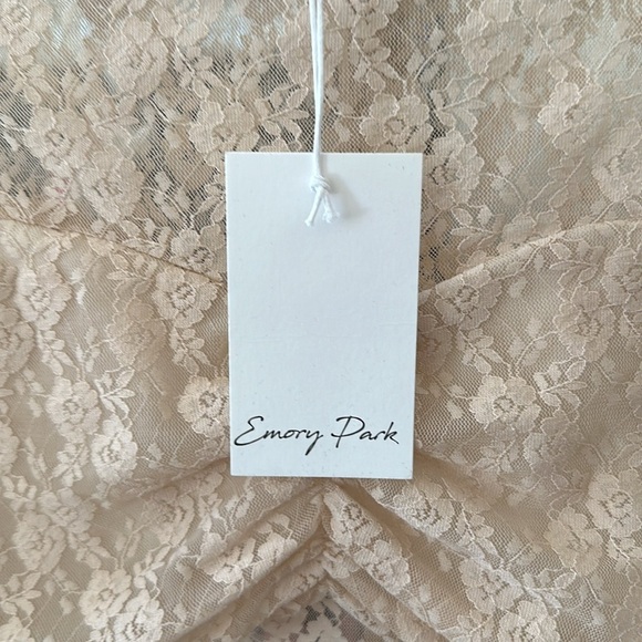 NWT EMORY PARK
Ellie Top - Picture 4 of 4